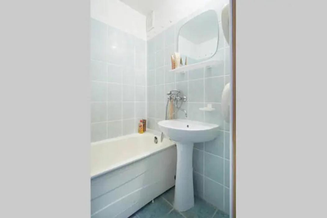 Cozy Private Room In A Three Room Apartment Free Parking Feel Like At Home VNO Exteriör bild